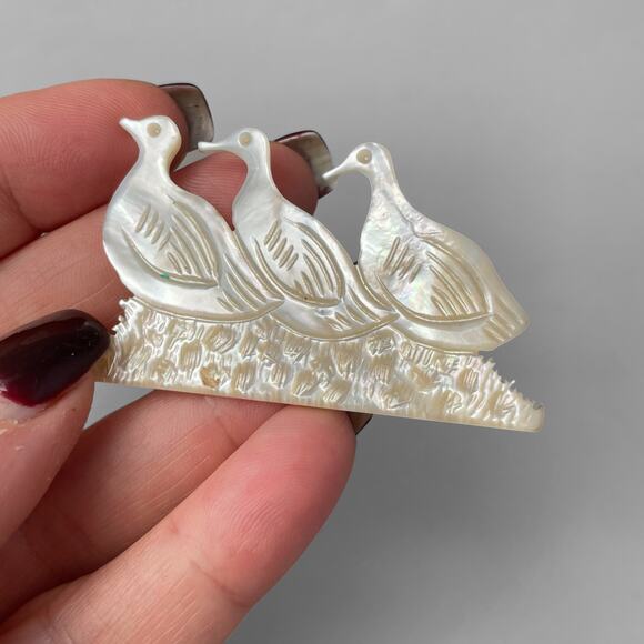VTG Mother of Pearl Brooch Lot WW2 SweetHeart Pin Ducks Mid Century Shell 40s - Picture 2 of 8